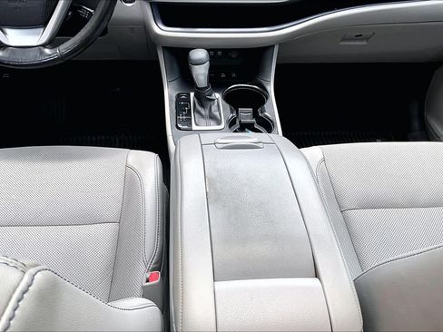 Used 2017 Toyota Highlander Limited Platinum AWD/4WD image 17