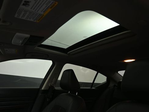 Used 2022 Nissan Altima 2.0 SR image 2