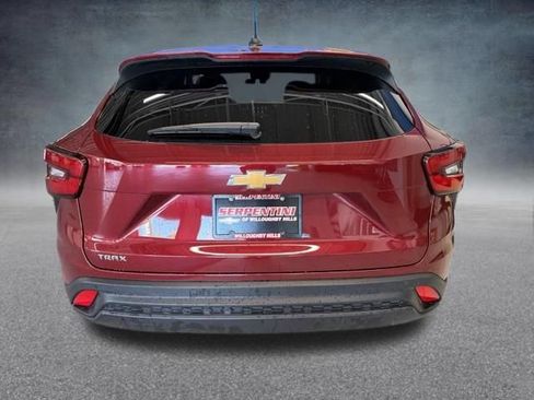 Used 2024 Chevrolet Trax LS w/ LS Convenience Package FWD image 8
