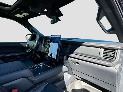 Used 2024 Ford Expedition Limited image 30