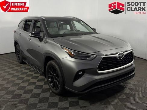Used 2026 Toyota Highlander XLE image 1