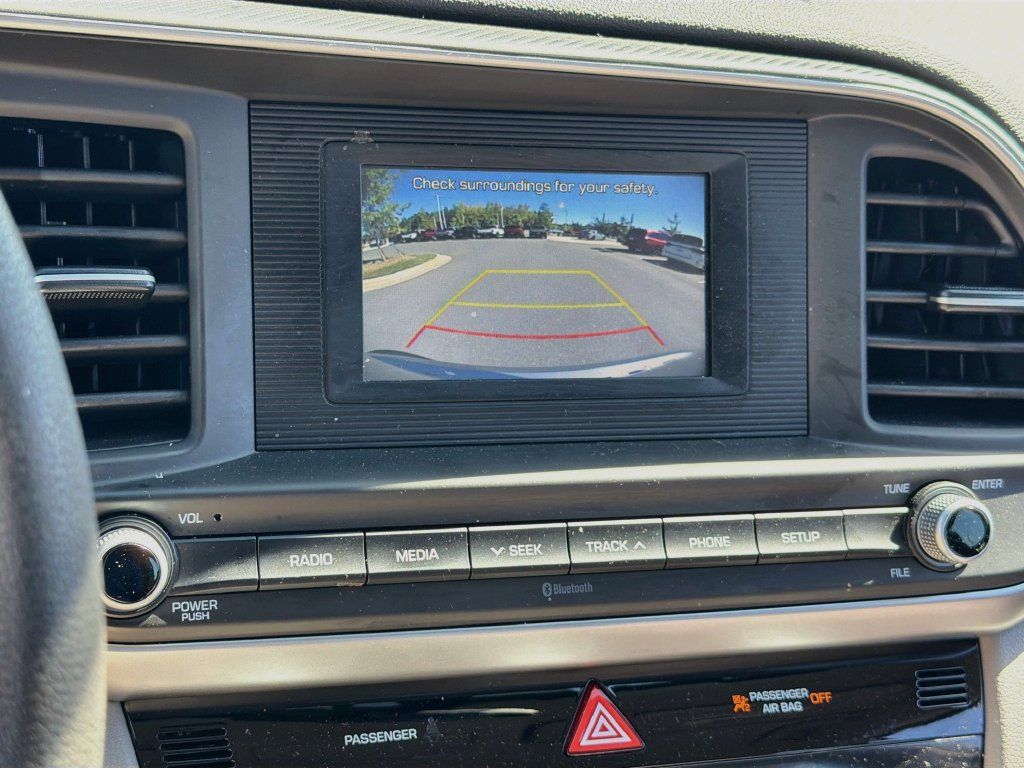 Used 2020 Hyundai Elantra SE FWD image 11