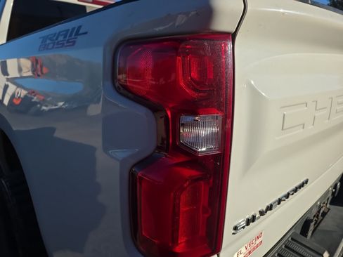 Used 2021 Chevrolet Silverado 1500 LT Trail Boss w/ Convenience Package II image 19