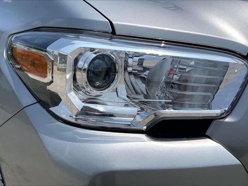 Used 2021 Toyota Tacoma SR5 RWD image 27