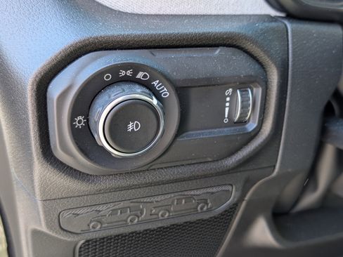 Used 2026 Jeep Wrangler Sport AWD/4WD image 16