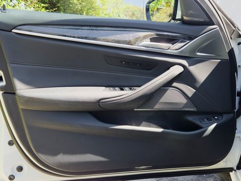 Used 2023 BMW 530e w/ M Sport Package image 20