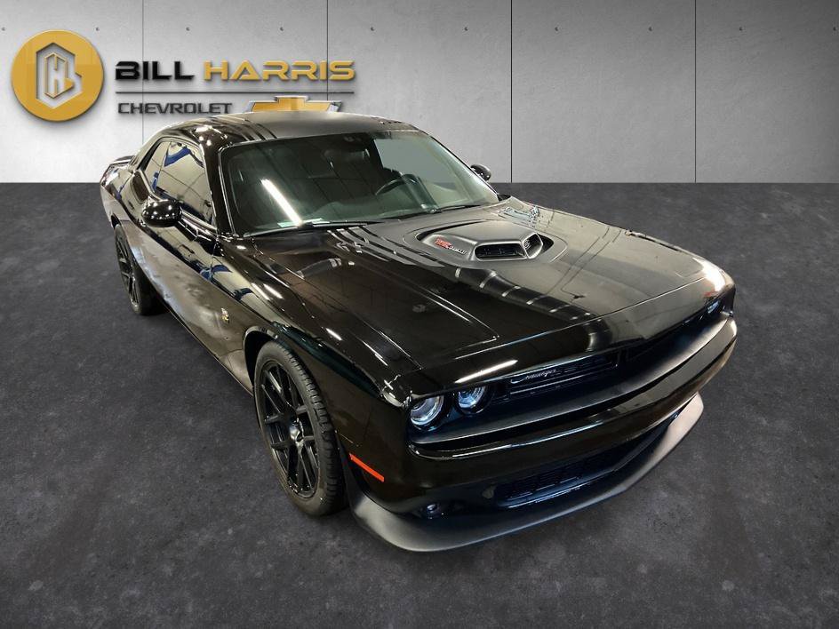 Used 2015 Dodge Challenger R/T Scat Pack RWD image 9
