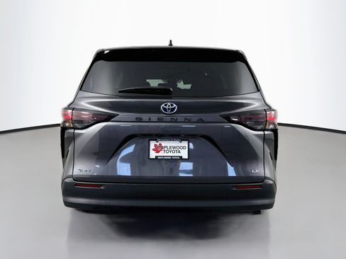 Certified 2025 Toyota Sienna LE FWD image 6