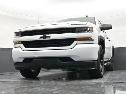 Used 2018 Chevrolet Silverado 1500 Custom w/ Custom Value Package RWD image 27