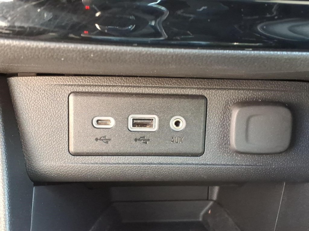 Used 2023 Buick Encore GX Select w/ Sport Touring Package FWD image 24