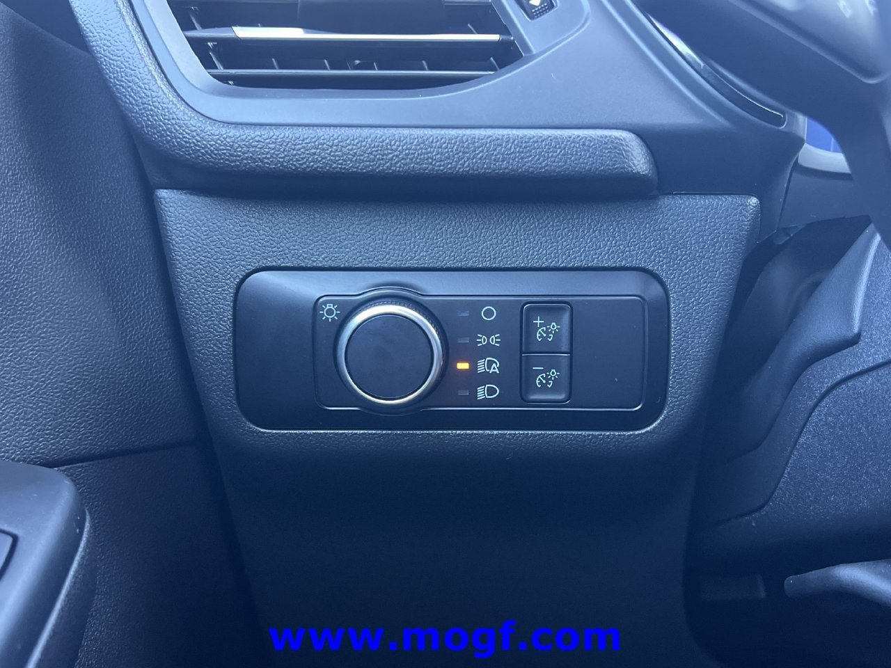 Used 2025 Ford Escape ST-Line FWD image 16