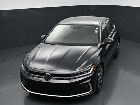 Used 2026 Volkswagen Jetta SE FWD image 27