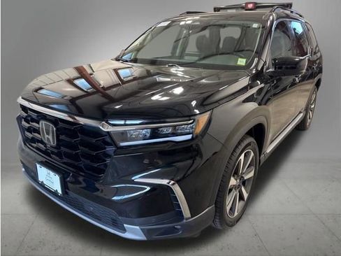 Certified 2023 Honda Pilot Touring image 1