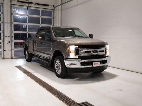 Used 2019 Ford F250 XLT image 2