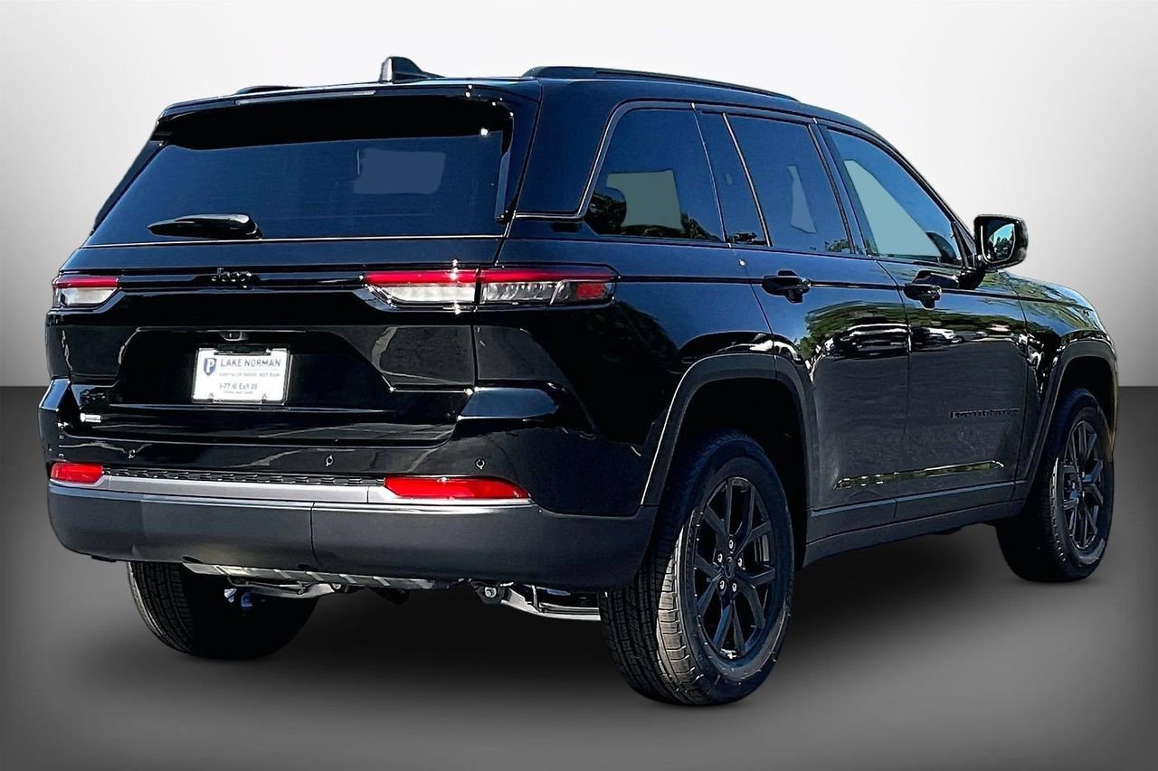 New 2027 Jeep Grand Cherokee Altitude AWD/4WD image 8