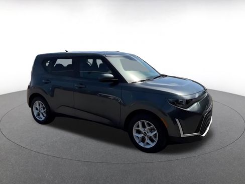 Used 2025 Kia Soul LX w/ LX Technology Package FWD image 2