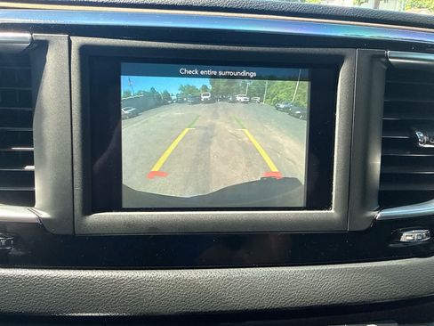 Used 2020 Chrysler Voyager LX FWD image 23