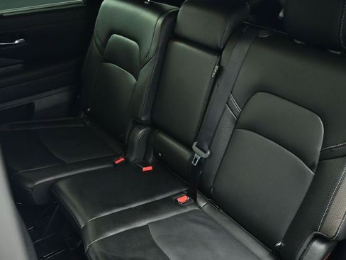 Used 2024 Nissan Pathfinder SL image 30