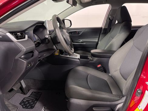 Certified 2025 Toyota RAV4 LE AWD/4WD image 12