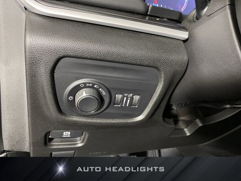 Used 2023 Jeep Grand Cherokee Altitude image 25