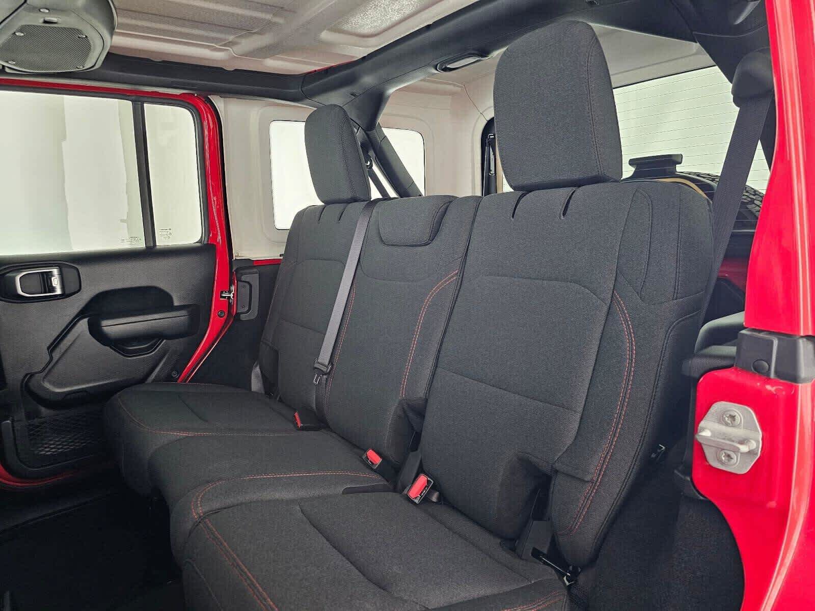 Used 2025 Jeep Wrangler Unlimited Rubicon AWD/4WD image 17