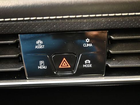 Used 2025 Volkswagen Atlas SE FWD image 26