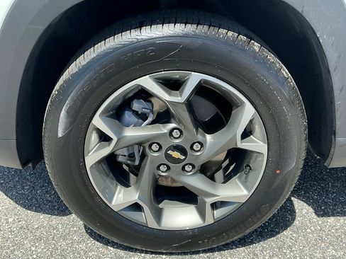 Used 2025 Chevrolet Trax LT w/ LT Convenience Package FWD image 18