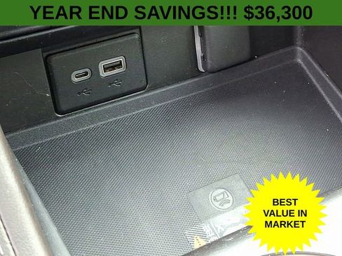 Used 2022 Chevrolet Suburban LT image 27