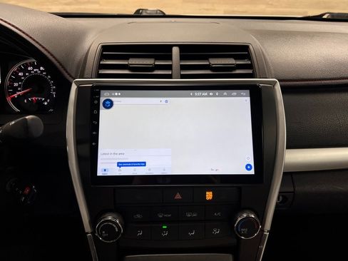 Used 2017 Toyota Camry SE image 6