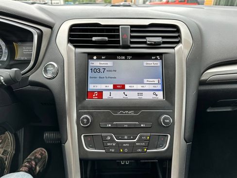 Used 2019 Ford Fusion SE FWD image 32