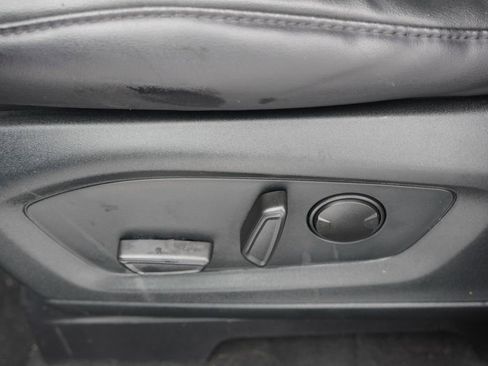 Certified 2022 Ford Explorer XLT w/ Equipment Group 202A image 25