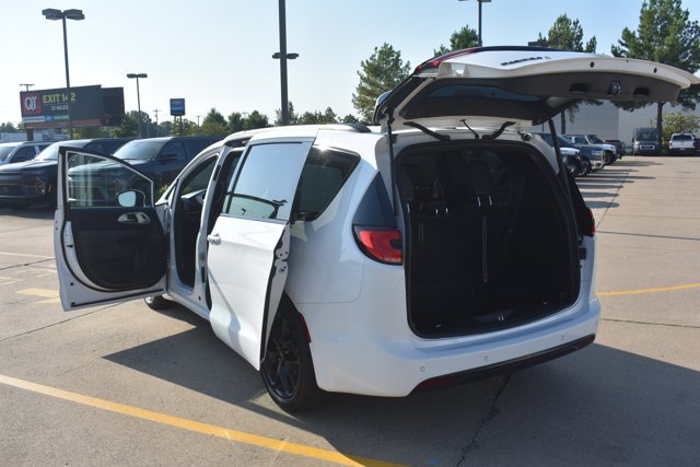 Used 2025 Chrysler Pacifica Limited FWD image 18