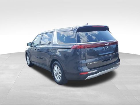 Used 2022 Kia Carnival LX FWD image 6