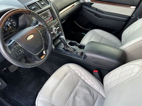 Used 2016 Ford Explorer Platinum image 11