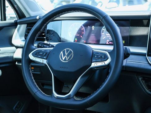 New 2025 Volkswagen Tiguan SE image 34