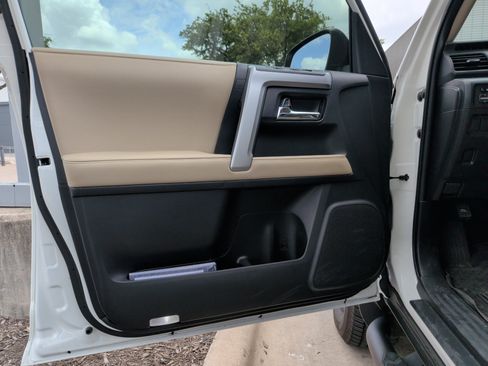 Used 2023 Toyota 4Runner SR5 Premium w/ Moonroof Package AWD/4WD image 13