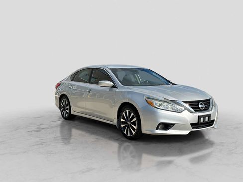Used 2016 Nissan Altima 2.5 SV FWD image 7