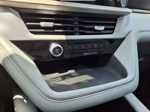 Used 2025 Ford Explorer Active w/ Active Comfort Package image 13