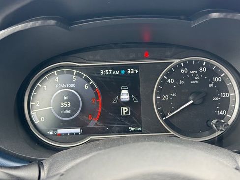 New 2025 Nissan Versa SV w/ Trunk Package FWD image 18