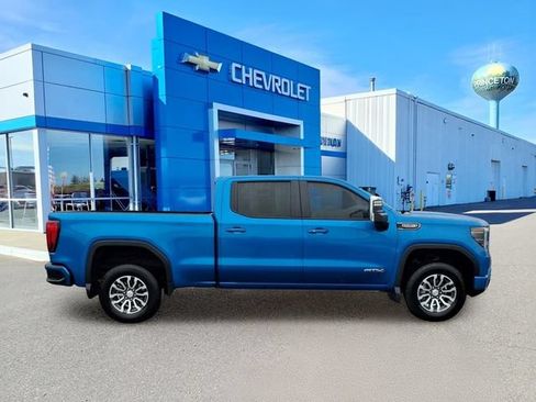 Used 2023 GMC Sierra 1500 AT4 w/ Technology Package AWD/4WD image 2