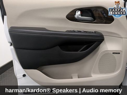 Used 2022 Chrysler Pacifica Limited image 10