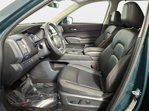 Used 2024 Nissan Pathfinder SL image 15