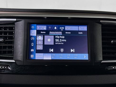 Used 2023 Chrysler Voyager LX image 23