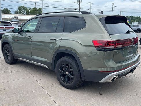 Used 2025 Volkswagen Atlas Peak Edition SE AWD/4WD image 4
