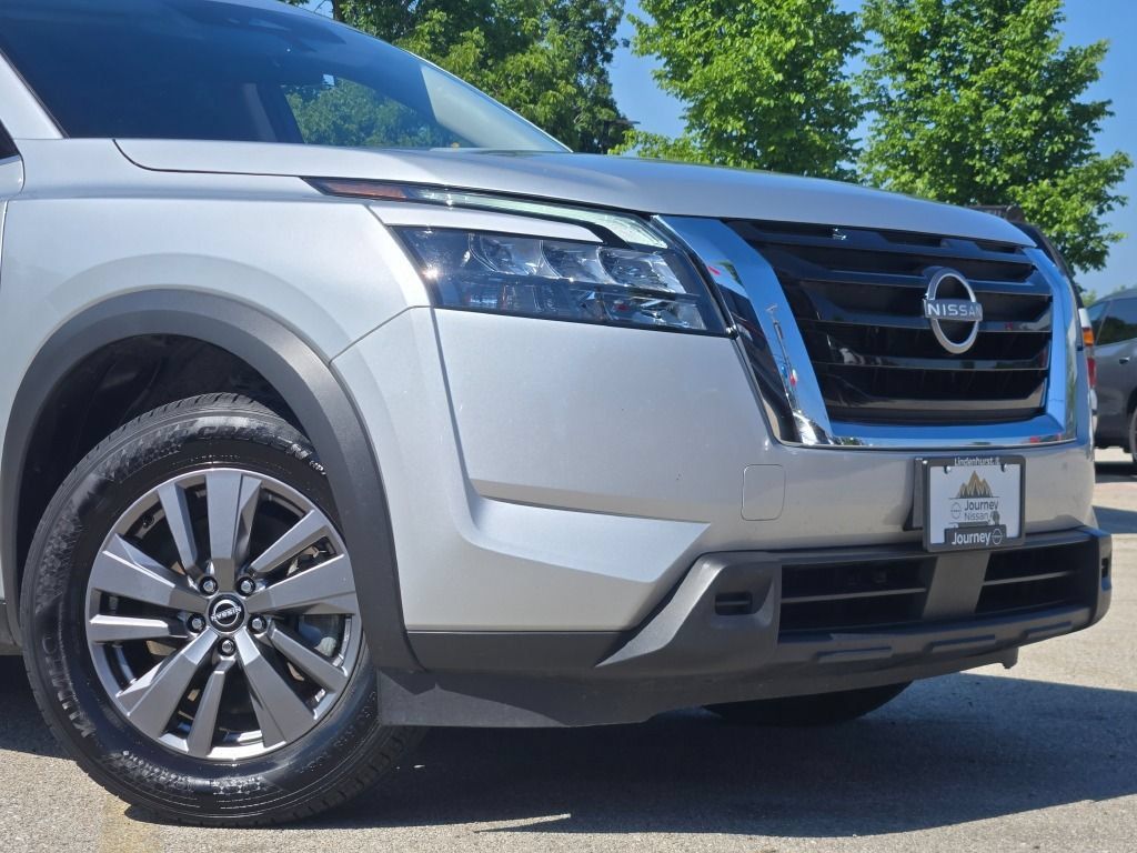 Used 2025 Nissan Pathfinder SV AWD/4WD image 2