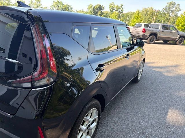 Used 2023 Kia Soul LX w/ Option Group 015 FWD image 5