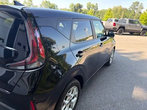 Used 2023 Kia Soul LX w/ Option Group 015 FWD image 5