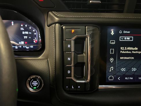 Used 2023 GMC Yukon Denali w/ Denali Reserve Package image 17