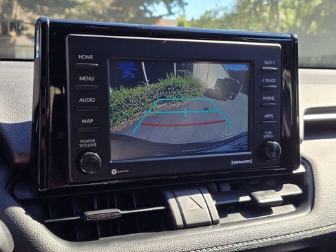 Used 2020 Toyota RAV4 LE AWD/4WD image 20
