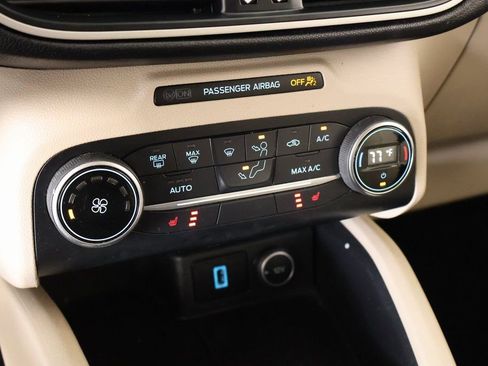 Used 2020 Ford Escape SE image 8